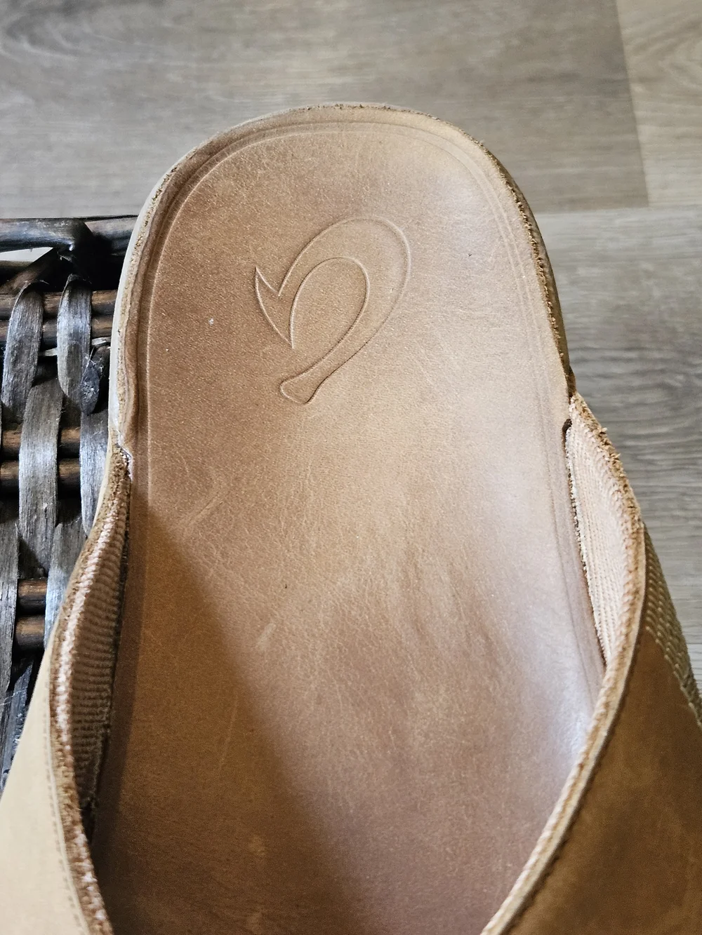 OluKai Tuahine Men's Waterproof Leather Sandals Flip Flops Tan Size 15